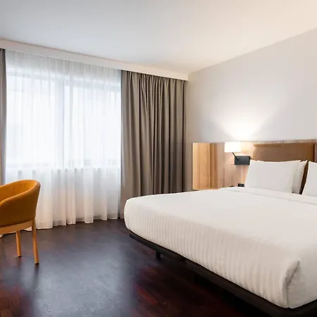 Ac By Marriott Old Town Братислава
